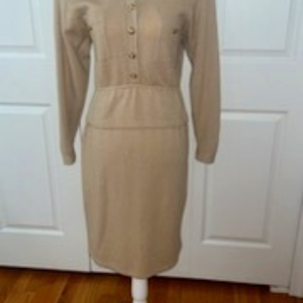 Beautiful St. John knit suit with belt (not pictured)